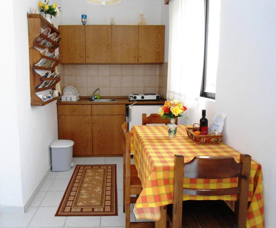 Evi Apartments And Studios Theológos Стая снимка