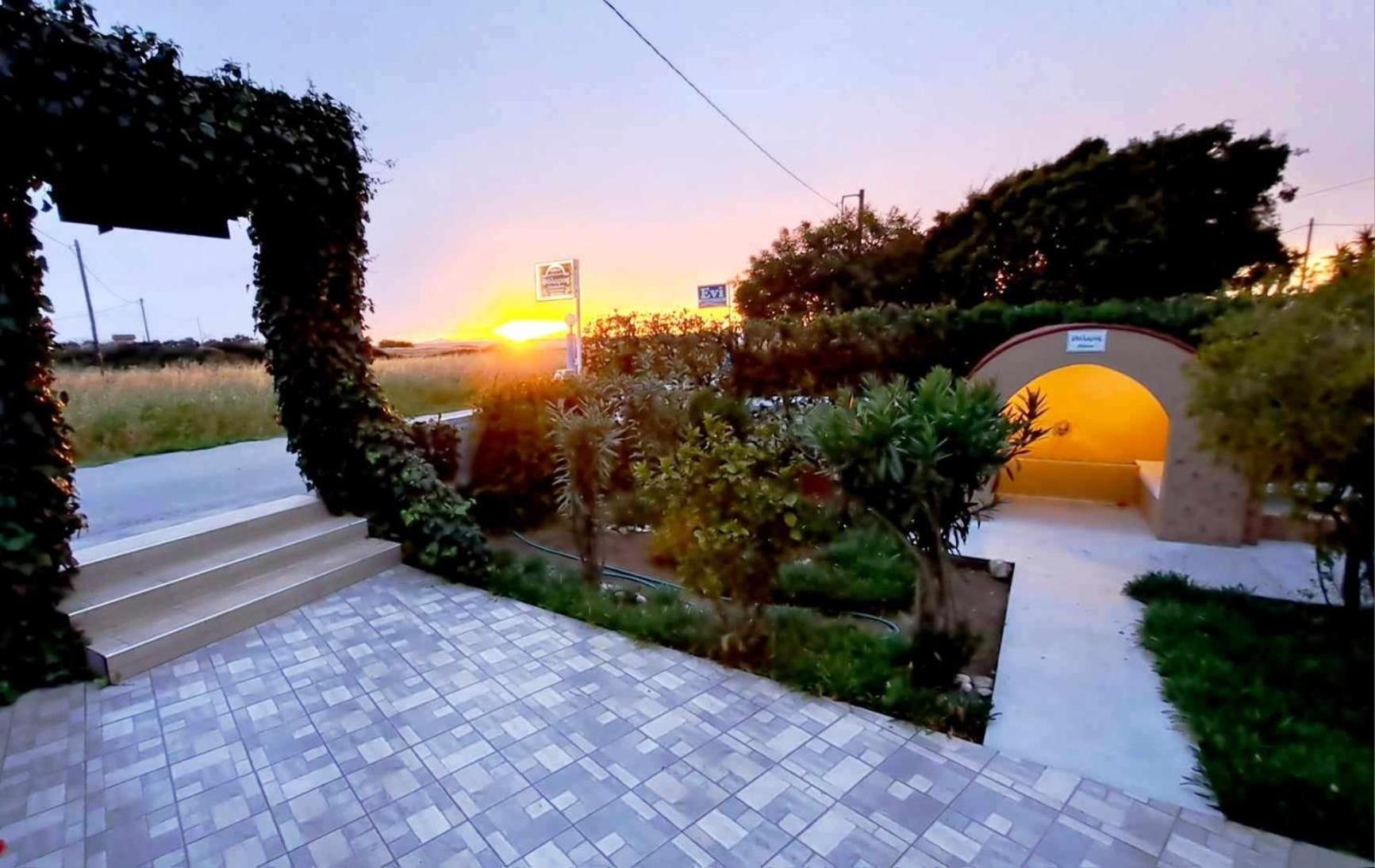 Evi Apartments And Studios Theológos Екстериор снимка