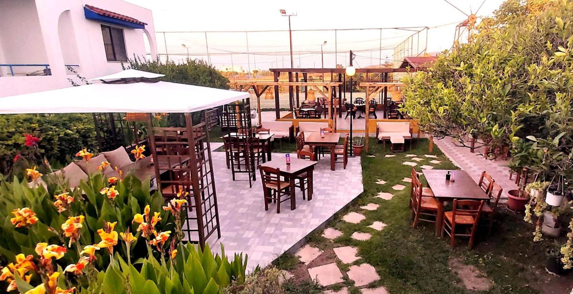 Evi Apartments And Studios Theológos Екстериор снимка