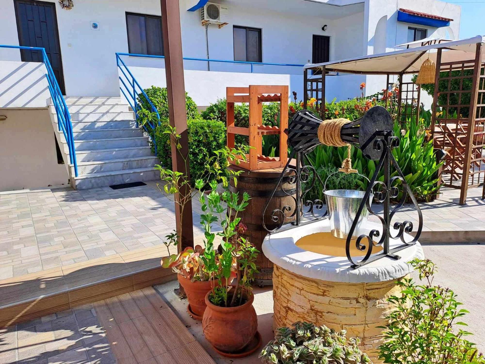 Evi Apartments And Studios Theológos Екстериор снимка