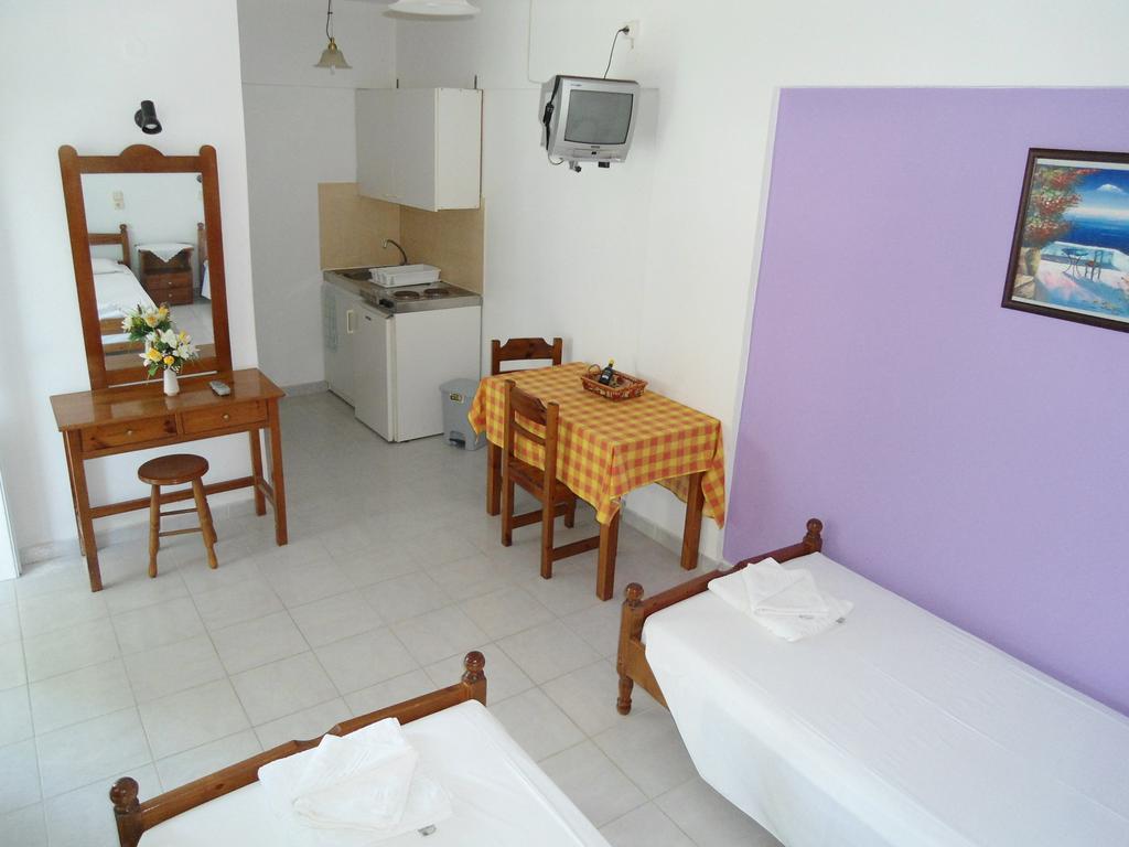 Evi Apartments And Studios Theológos Стая снимка