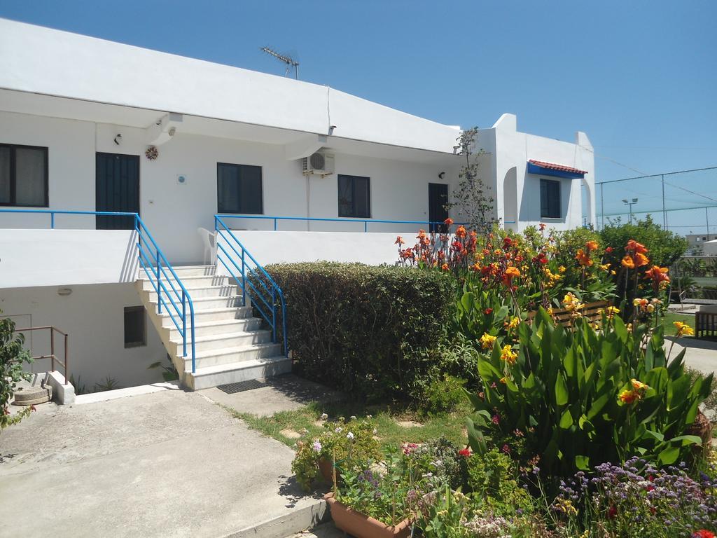Evi Apartments And Studios Theológos Екстериор снимка