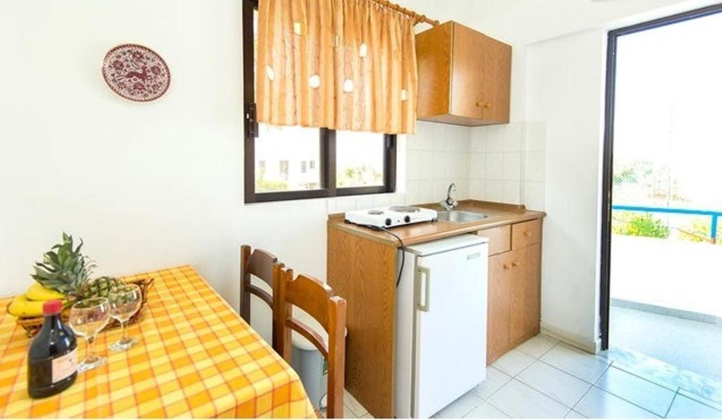 Evi Apartments And Studios Theológos Екстериор снимка
