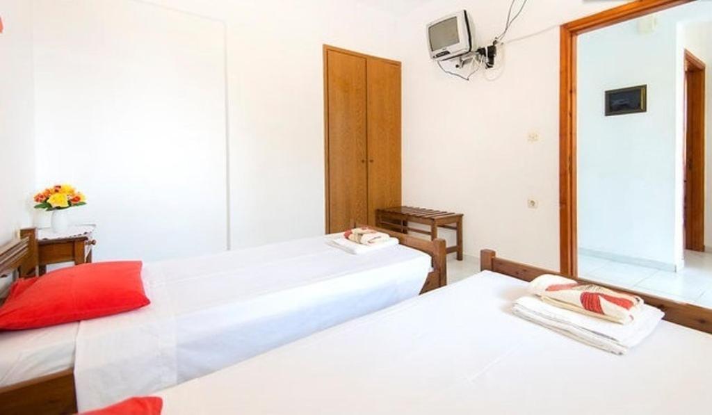 Evi Apartments And Studios Theológos Стая снимка
