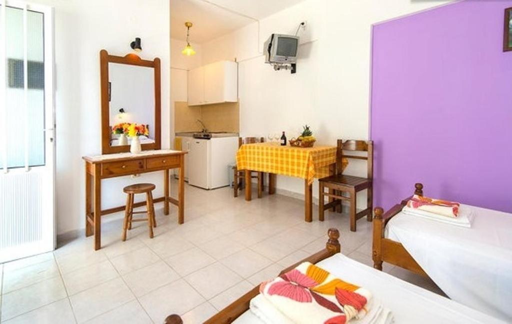 Evi Apartments And Studios Theológos Стая снимка