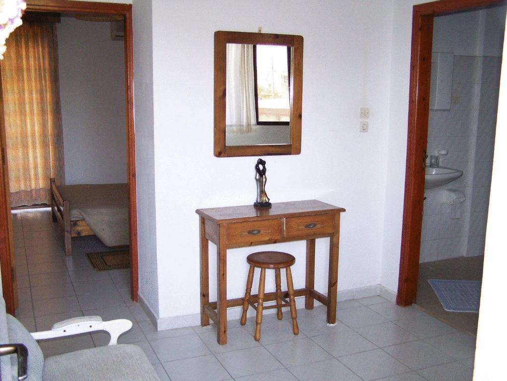 Evi Apartments And Studios Theológos Стая снимка